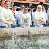 Gubernur Khofifah Pimpin Penanaman, Penaburan Benih dan Panen Serentak bersama 110.481 Guru dan Murid dari 754 SMA/SMK/SLB Se-Jatim