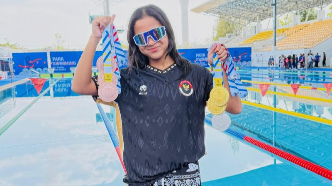 Kisah Siti Aisyah, Si Perenang Sungai yang Raih Medali Emas di ASEAN Para Games 2025
            - galeri foto