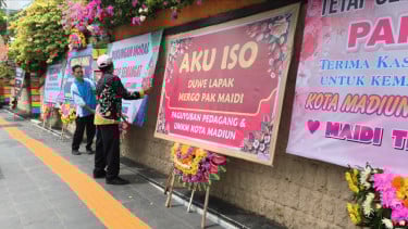 Pasca OTT, Puluhan Karangan Bunga Dukung Wali Kota Madiun Maidi Penuhi Halaman Balai Kota