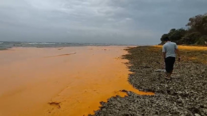 Tongkang Bermuatan CPO Kandas di Gili Iyang, Nelayan Khawatir Pencemaran Laut
