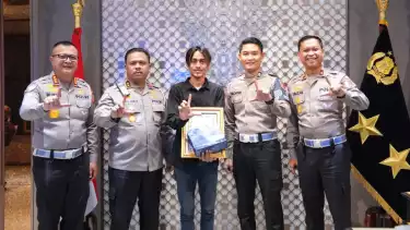 Viral Aksi Heroik Pengemudi Truk Box di Tol Japek, Ini Respons Korlantas Polri