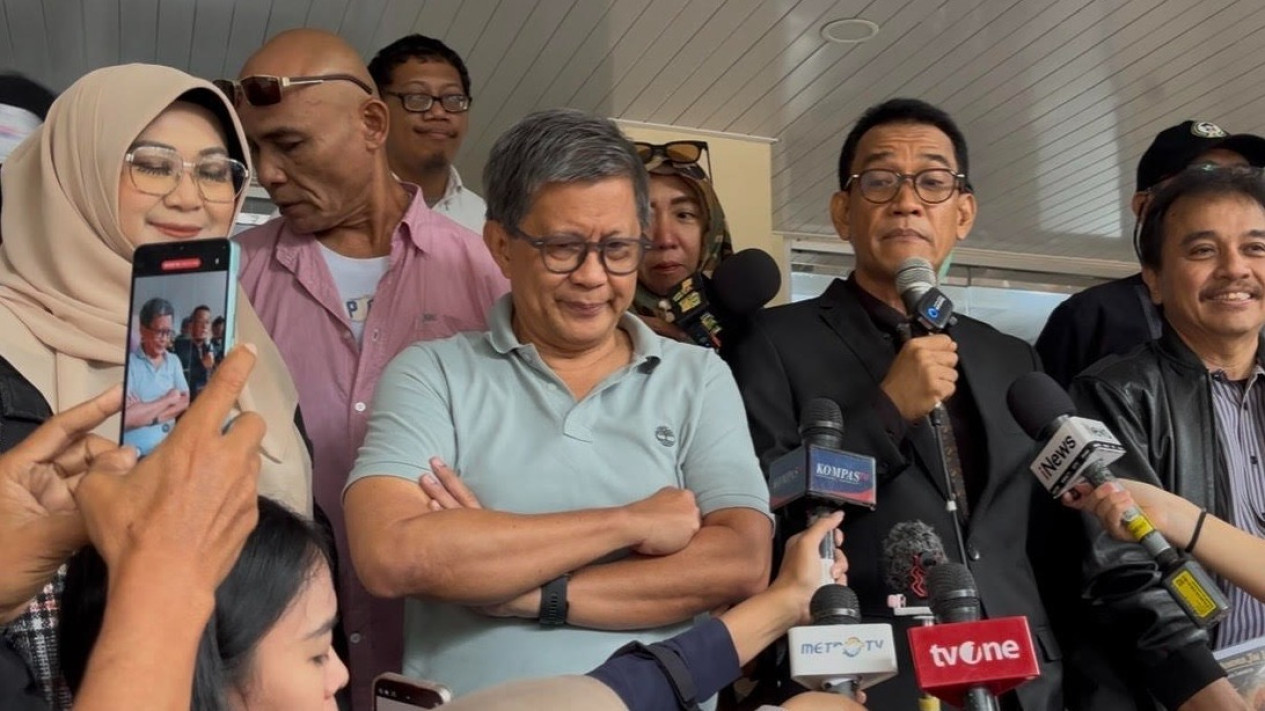 Jadi Saksi Roy Suryo di Kasus Ijazah Palsu Jokowi, Rocky Gerung: Enggak Ada Urusan Memberatkan Meringankan 
            - galeri foto