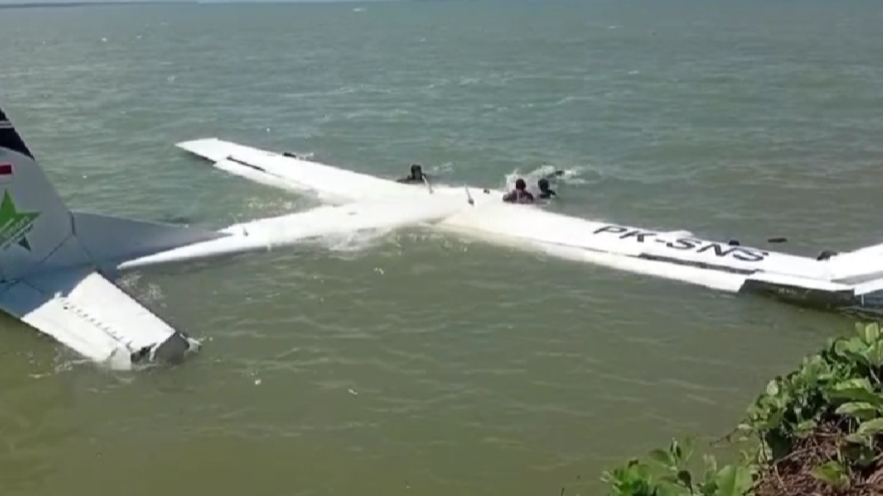 Terungkap Penyebab Kecelakaan Pesawat Smart Air hingga Harus Mendarat Darurat di Nabire, Diduga karena Gagal Take Off
            - galeri foto