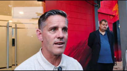 Momen John Herdman Kebingungan saat Sapa Awak Media Pakai Bahasa Indonesia di Sesi Latihan Persija: Selamat Malam atau Sore? 