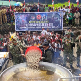 Bersama Chef Bobon Santoso, Kogabwilhan III Gelar Kegiatan Dapur Rakyat untuk Masyarakat Papua