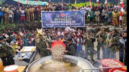 Bersama Chef Bobon Santoso, Kogabwilhan III Gelar Kegiatan Dapur Rakyat untuk Masyarakat Papua