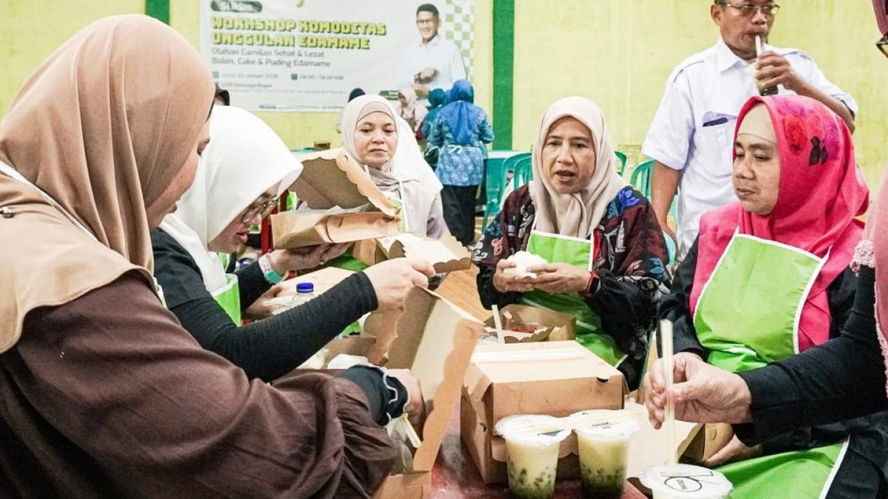 Upaya Madirikan Ekonomi Perempuan, Ibu-ibu di Kota Bogor Ikut Pelatihan Olahan Edamame
            - galeri foto
