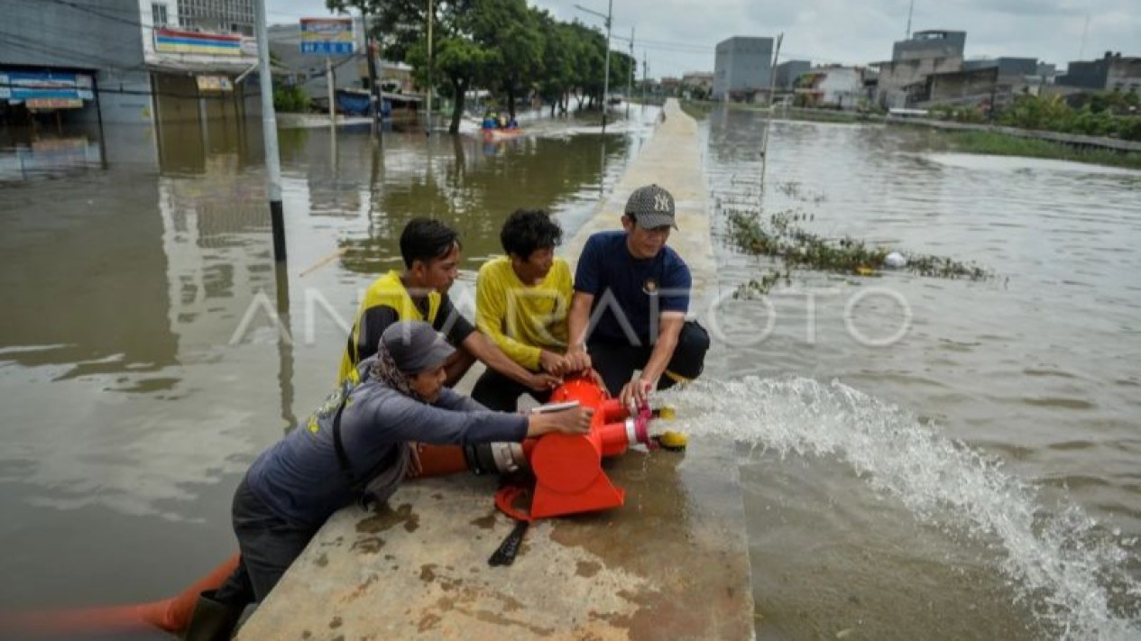 Pendangkalan Kali Cirarab Penyebab Banjir Periuk Tangerang
            - galeri foto