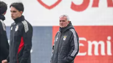 Jose Mourinho di sesi latihan Benfica