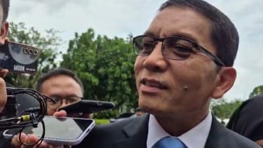 Tiba dengan Setelan Jas dan Dasi Biru, Prabowo Akan Lantik 8 Anggota Dewan Energi Nasional Siang Ini