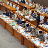 Menag Ajukan Rp702,98 Miliar ke DPR untuk Renovasi Ponpes-Rumah Ibadah Terdampak Banjir Sumatera