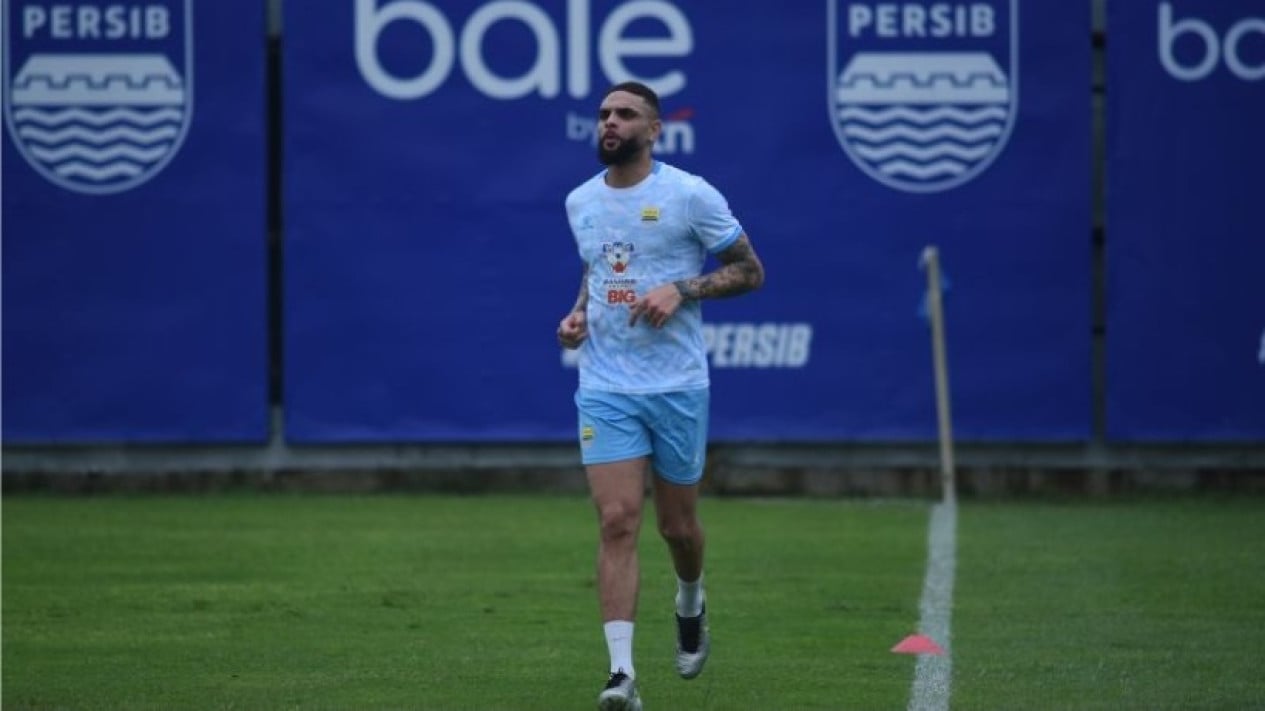 Eks Bintang PSG Akhirnya Turun Lapangan! Begini Kondisi Terbaru Layvin Kurzawa di Persib Bandung
            - galeri foto