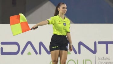 Potret Cantik Giuliana Vigile, Asisten Wasit Serie D Italia yang Bikin Gempar Fans Sepak Bola Dunia