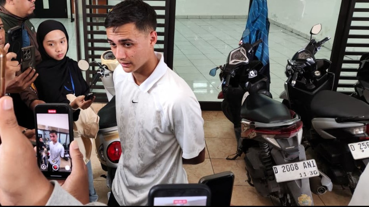 Sempat Absen, Pemain Serba Bisa Persib Bandung Pastikan Kondisi Fit untuk Hadapi Persis Solo
            - galeri foto