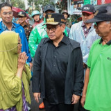 Bakal Dinormalisasi, Pramono Anung Tinjau Pembebasan Lahan Area Sungai Ciliwung
