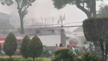 Gedung Kedubes Italia di Mentang Kebakaran, 42 Personel Damkar Dikerahkan