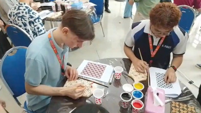 Mahasiswa Asing dari Sejumlah Negara Antusias Belajar Membatik Motif Kawung