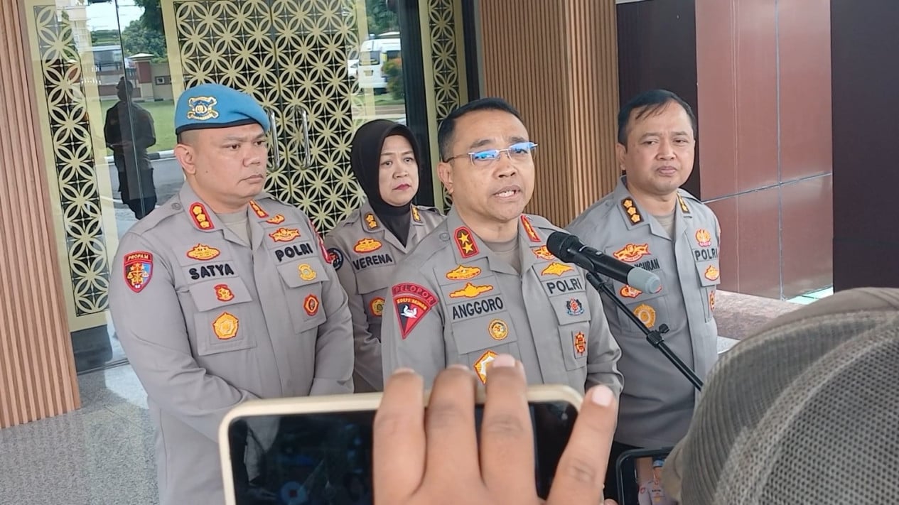 Kapolda DIY Tunjuk Kombes Pol Roedy Yoelianto Sebagai Plh Kapolresta Sleman Gantikan Kombes Pol Edy Setyanto
            - galeri foto