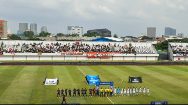 ‎1000 The Jakmania Dapat Sambutan Hangat Suporter Tuan Rumah saat Away Laga Persita Tangerang Vs Persija Jakarta