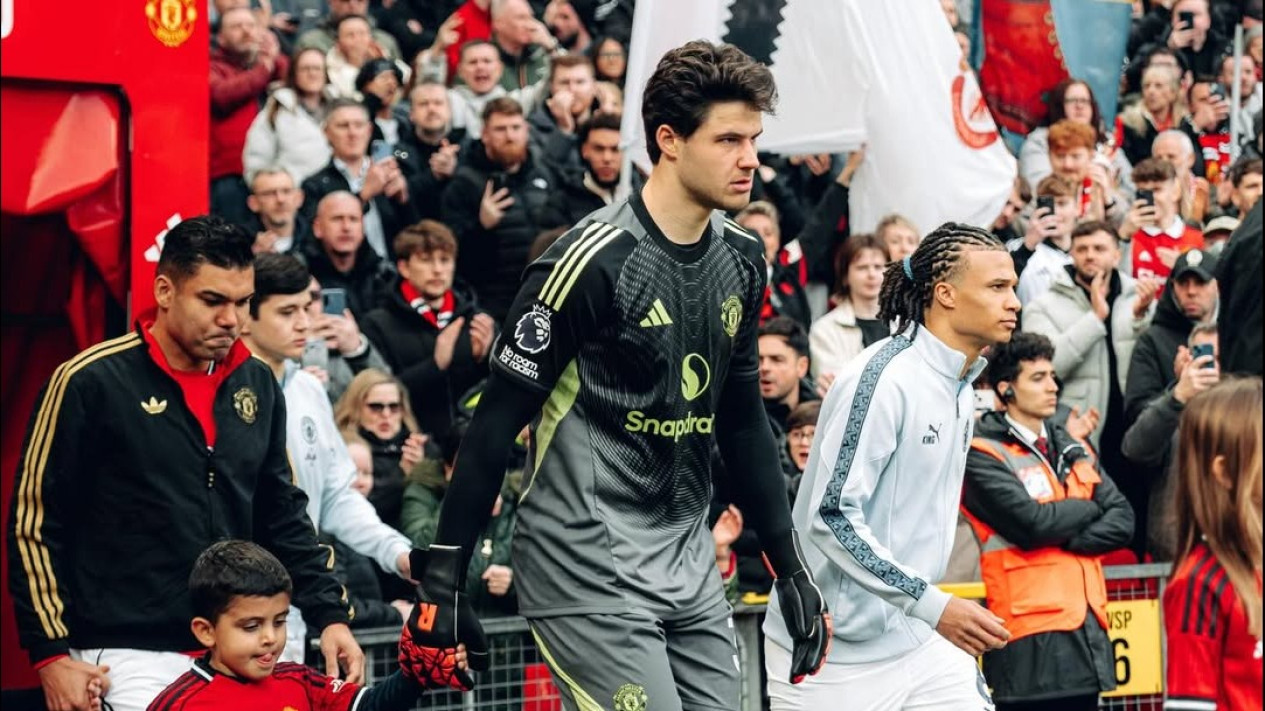 Bukan Onana, Bukan Bayindir: Manchester United Temukan Kiper Tenang Tanpa Drama
            - galeri foto