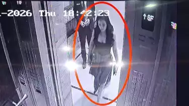 Polisi menunjukkan kamera pengawas (CCTV) pemengaruh (influencer) Lula Lahfah di apartemen sebelum ditemukan meninggal dunia, Jakarta, Jumat (30/1).