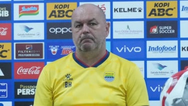 Bak Petir di Siang Bolong! Persib Dapat Kabar Buruk Jelang Tandang Lawan Persis, Bojan Hodak Pastikan Satu Pemain Penting Absen