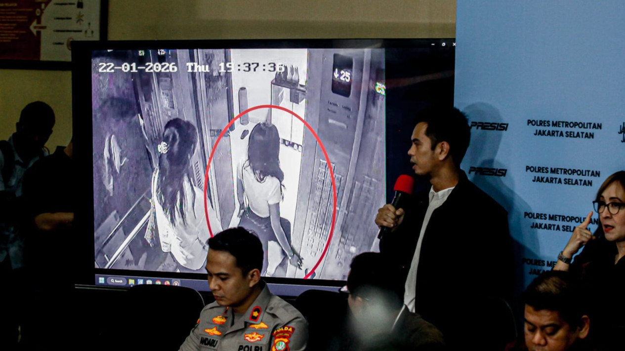 Siapa VA dan C? Sosok yang Terekam Bersama Sehari Sebelum Lula Lahfah Ditemukan Meninggal Dunia
            - galeri foto