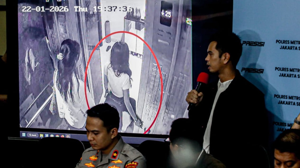 Alasan Polisi Tutup Kasus Penyelidikan Kematian Lula Lahfah, Sang Kekasih Hati Reza Arap Tak Didapati...
            - galeri foto