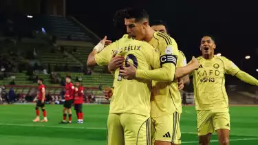 Ronaldo berpelukan dengan Joao Felix untuk merayakan gol pembuka di laga Al Kholood vs Al Nassr, Sabtu (31/1/2026)