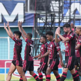 Kado Terindah untuk Mendiang Mettu Dwaramury, Persipura Puncaki Klasemen Championship Usai Bungkam Persiku Kudus