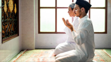 Masih Suka Menunda Shalat? Ustaz Adi Hidayat Ingatkan Bahayanya