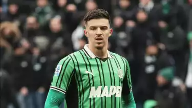 Tarik Muharemovic, bek internasional Bosnia berusia 22 tahun yang kini bermain untuk Sassuolo.