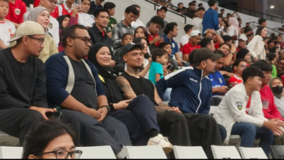 ‎Shayne Pattynama Tonton Langsung Duel Timnas Futsal Indonesia Vs Irak: Berbaur dengan Fans