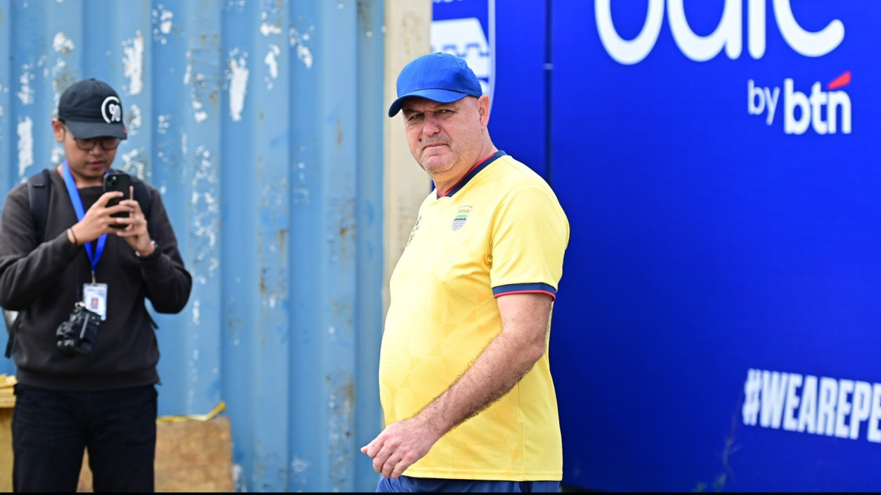 Persib Bawa Pulang Tiga Poin dari Solo, Bojan Hodak Keluhkan Penyelesaian Akhir Lini Depan
            - galeri foto