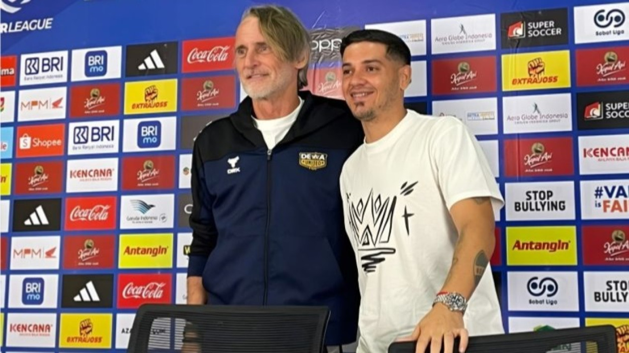 Duel Filosofi Sepak Bola di GBT, Dewa United Siap Tantang Persebaya Surabaya
            - galeri foto