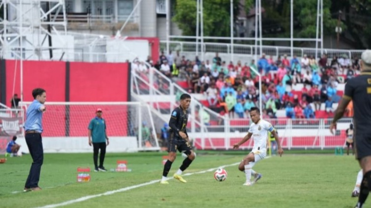 Dominasi Tak Berbuah Kemenangan, Hendri Susilo Beberkan Masalah Besar Malut United
            - galeri foto