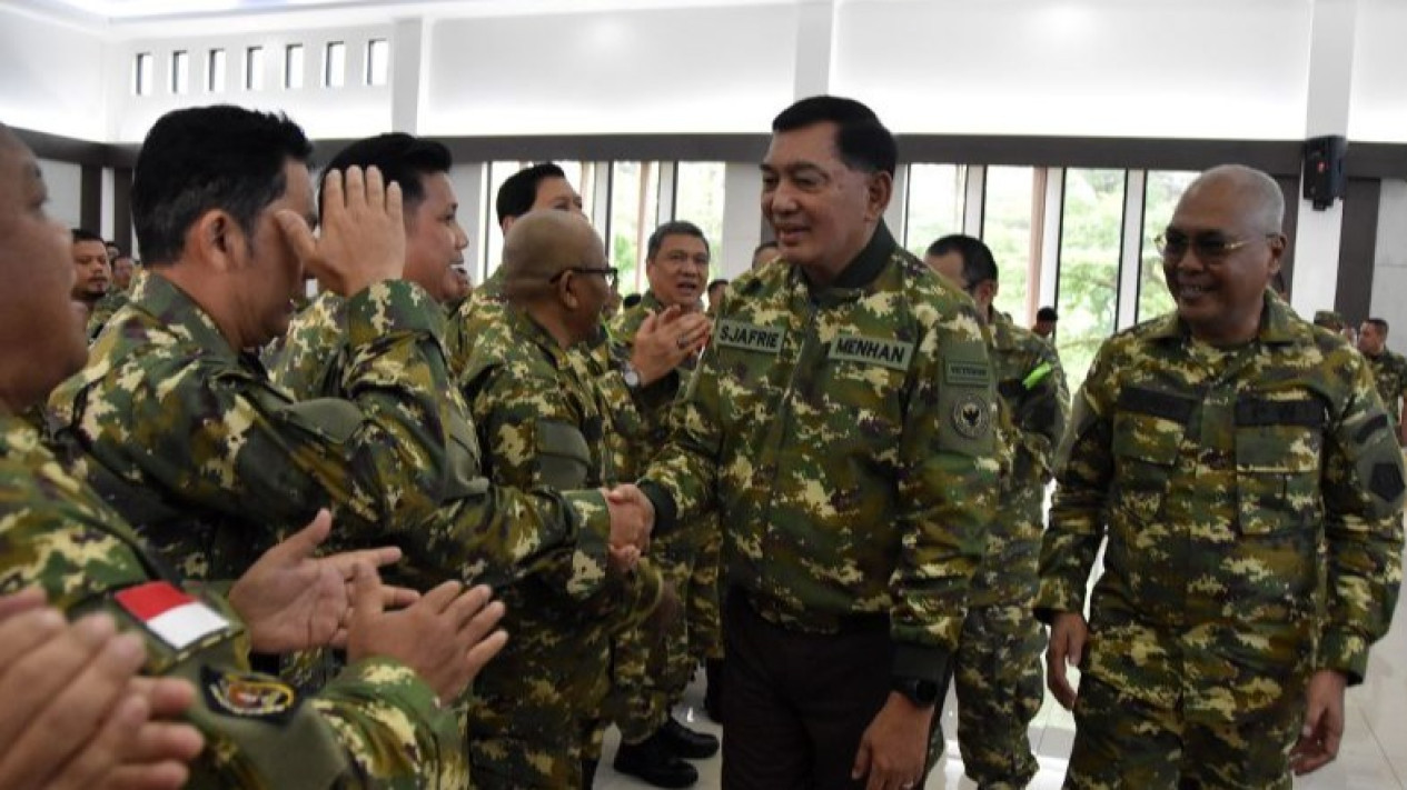 Usai Gonjang Ganjing di Sektor Jasa Keuangan,  Sjafrie Sjamsoeddin Sebut Prabowo Bakal Ganti Direksi Bank Himbara
            - galeri foto