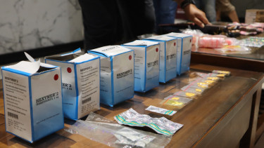 Gerebek Peredaran Obat Keras di Kampung Kavling Bekasi, Empat Orang Diamankan Polisi
