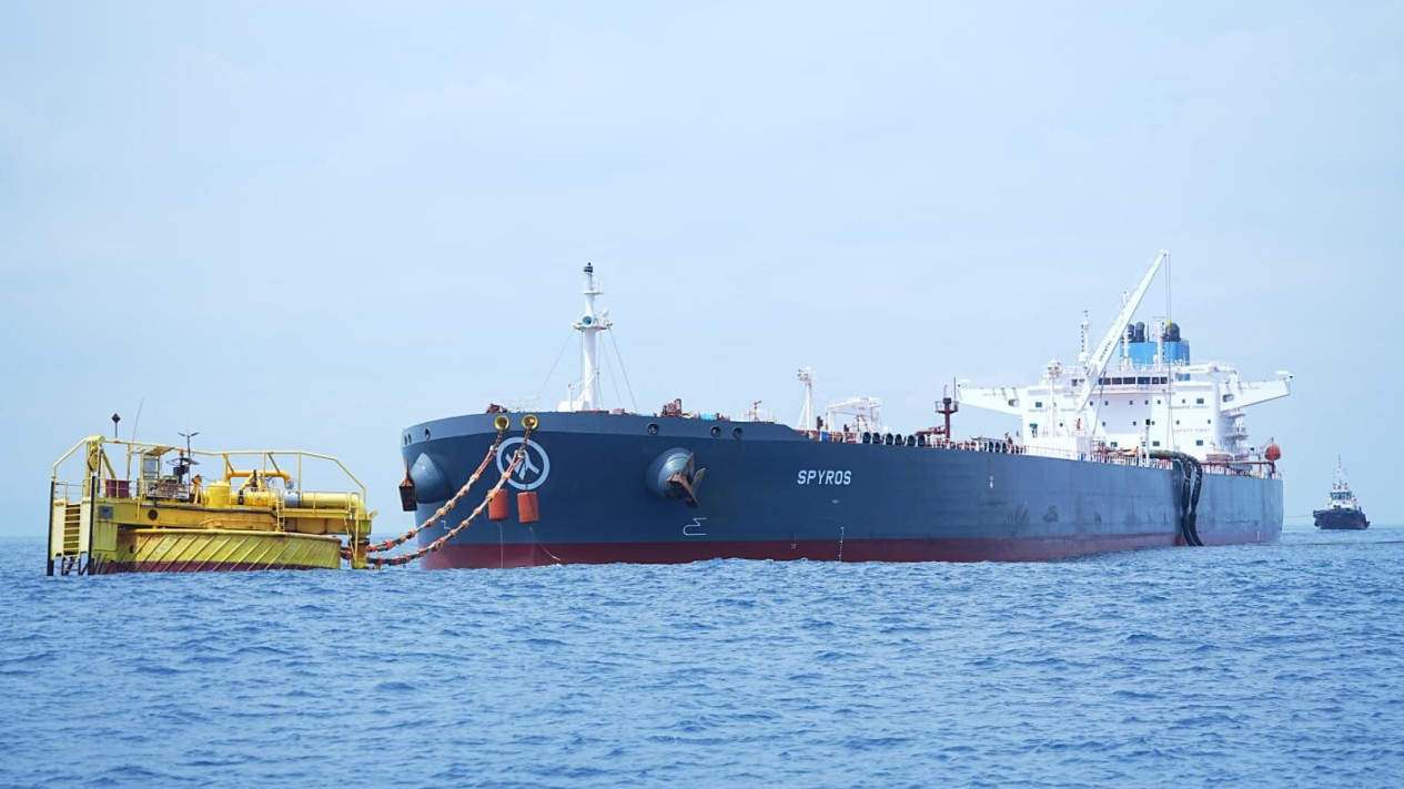 Kapal MT Spyros Tiba di Cilacap, Pertamina Amankan Pasokan 1 Juta Barel Minyak dari Afrika
            - galeri foto