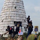 Tradisi Ruwat Desa, Gunungan Tempe 300 Kg Jadi Rebutan Warga Sidoarjo