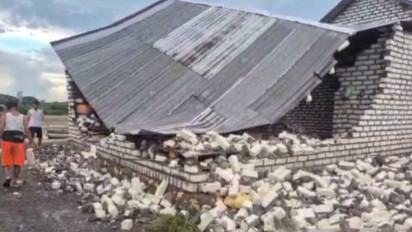 Angin Kencang Mengamuk di Pamekasan Jatim: Sekolah, Masjid, hingga Jaringan Listrik Dilaporkan Rusak