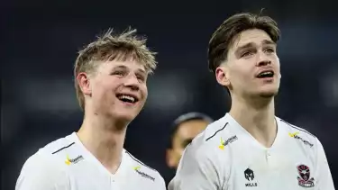 Luc Marijnissen (kanan) saat perkuat FCV Dender