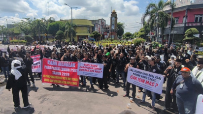 Polemik Dualisme Kepemimpinan PSHT, Massa M Taufik Demo Tolak Parluh yang Digelar Kubu Moerdjoko. 