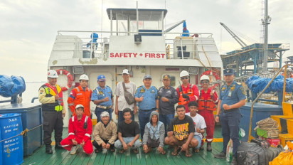 Enam ABK KLM Sejarah Tirta Abadi yang Hampir Tenggelam di Perairan Gresik Dievakuasi Kapal PHE WMO