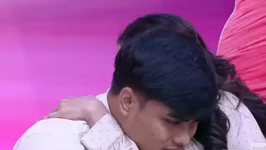 Dewi Perssik peluk Ressa Rizky Rossano