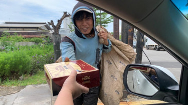 Gandeng UMKM, Dua Anak Indonesia Gelar Bakti Sosial