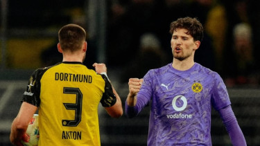 Nyaris Samai Rekor Weidenfeller, Gregor Kobel Tampil Gahar Musim Ini