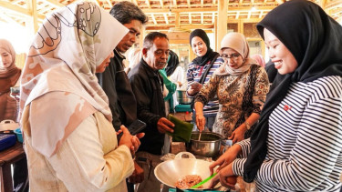 Berdaya Secara Ekonomi, Perempuan di Sukabumi Dilatih Produk UMKM Hingga Pemanfaatan AI