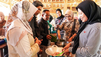 Berdaya Secara Ekonomi, Perempuan di Sukabumi Dilatih Produk UMKM Hingga Pemanfaatan AI