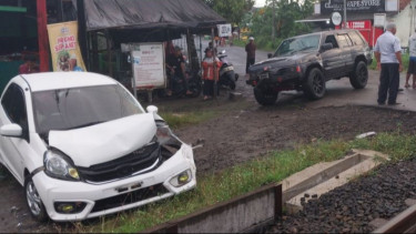 Langgar Perlintasan Kereta, Mobil Terlibat Insiden di Cilacap